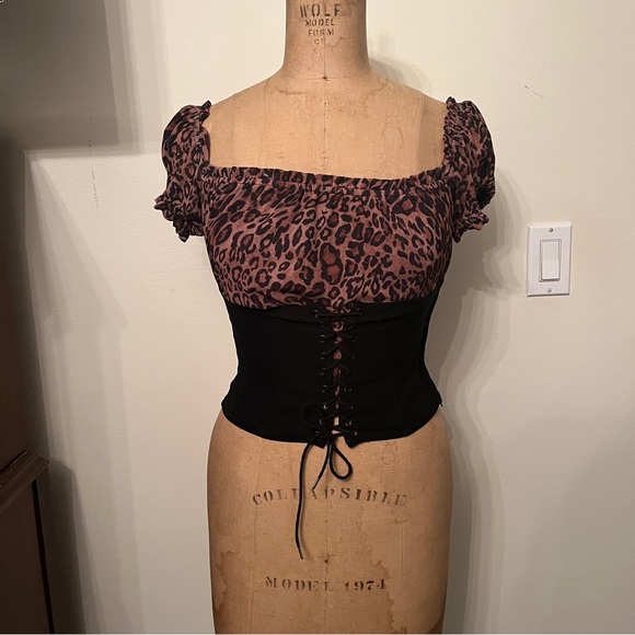 I.AM.GIA Rhia Leopard Cropped Corset Top - Picture 2 of 6